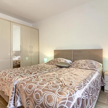 Villa Luxury With Private Pool 200m From The - Wiibuk *
