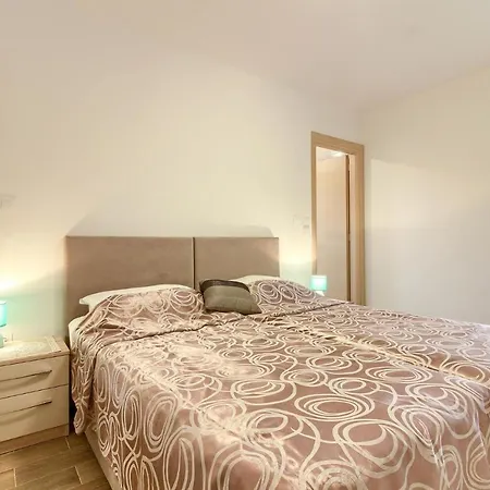Villa Luxury With Private Pool 200m From The - Wiibuk *