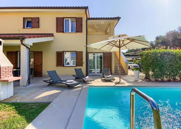 Luxury With Private Pool 200m From The - Wiibuk *
